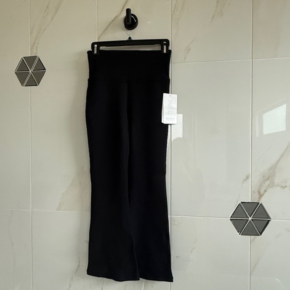NWT Athleta Elation Flare Leggings *Crop* Flare Pant Ribbed Black Size Small S - Picture 3 of 8